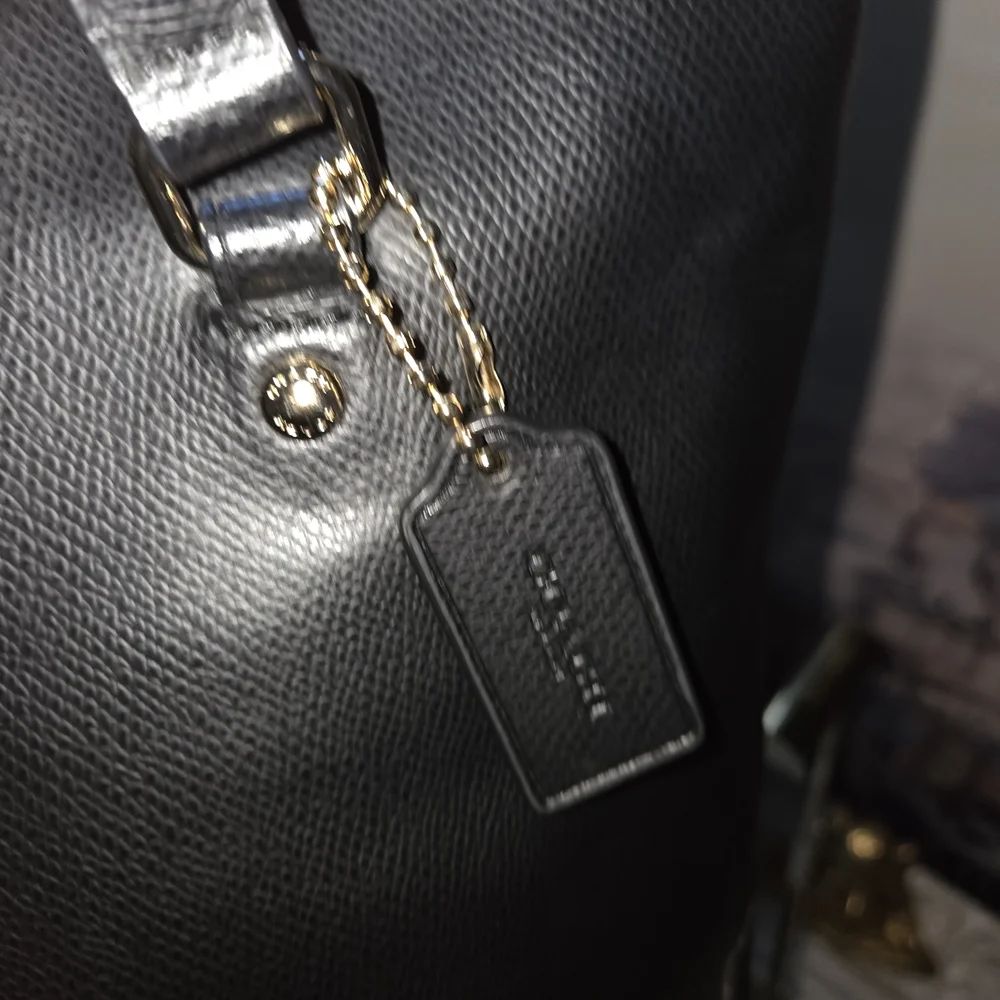 Coach Crossgrain Leather Tote - Picture 4 of 6